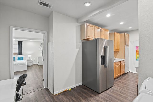 223 W 8th Street, Dallas, TX 75208