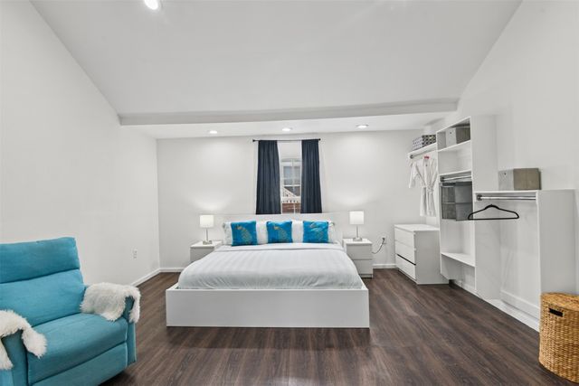 223 W 8th Street, Dallas, TX 75208