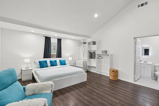 223 W 8th Street, Dallas, TX 75208
