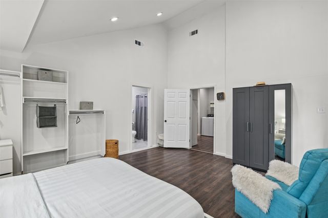 223 W 8th Street, Dallas, TX 75208