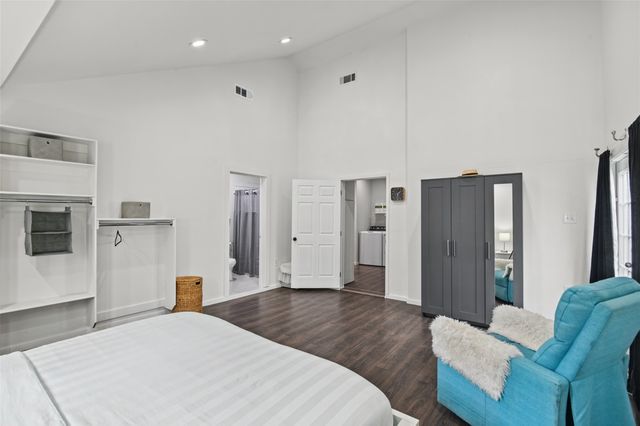 223 W 8th Street, Dallas, TX 75208