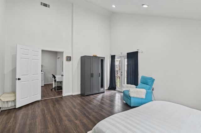 223 W 8th Street, Dallas, TX 75208