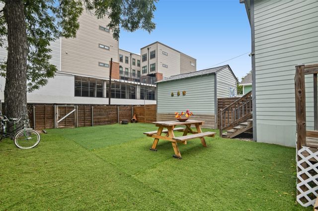 223 W 8th Street, Dallas, TX 75208