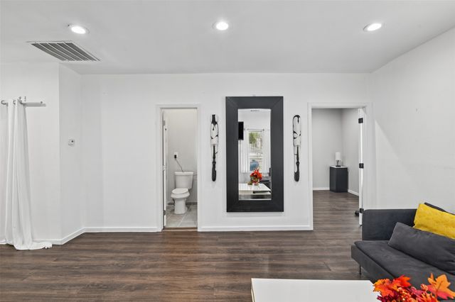 223 W 8th Street, Dallas, TX 75208