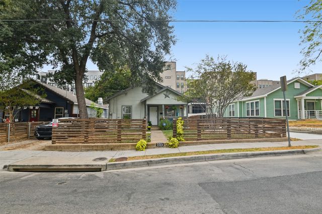 223 W 8th Street, Dallas, TX 75208