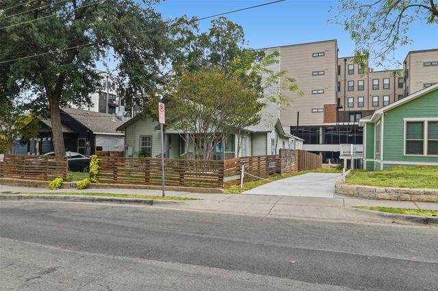 223 W 8th Street, Dallas, TX 75208