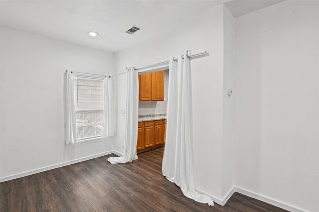 223 W 8th Street, Dallas, TX 75208