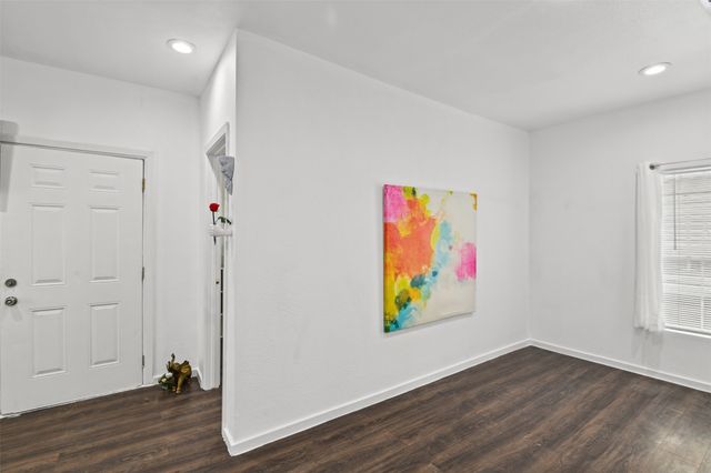 223 W 8th Street, Dallas, TX 75208