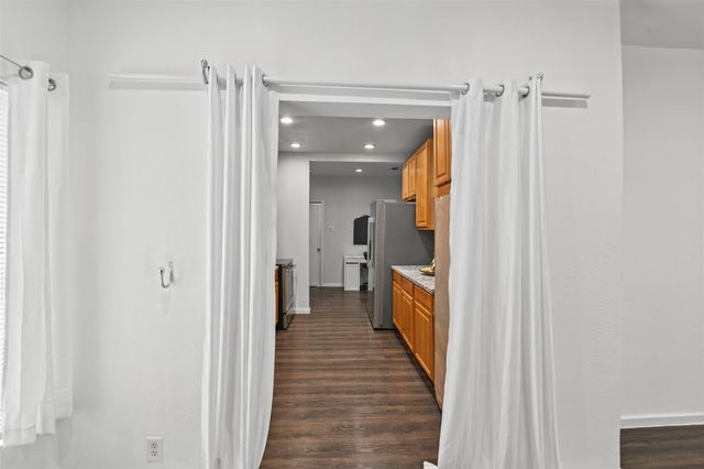 223 W 8th Street, Dallas, TX 75208