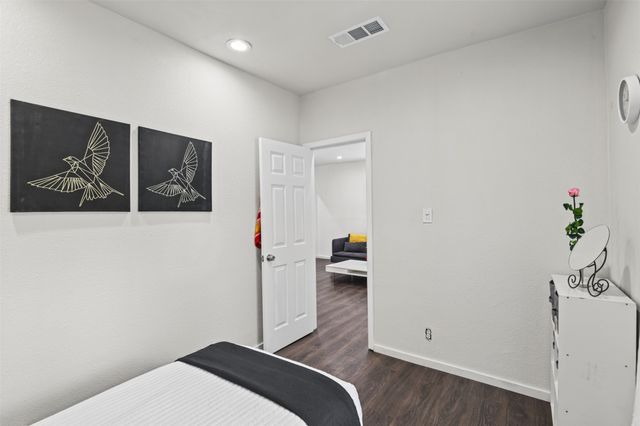 223 W 8th Street, Dallas, TX 75208