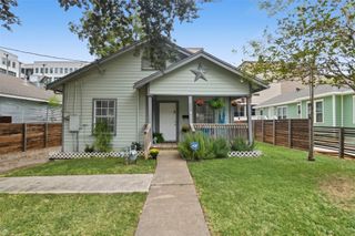223 W 8th Street, Dallas, TX 75208