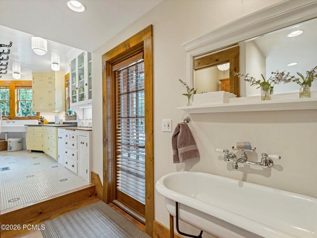 252 N 400 East, Centerville, UT 84014