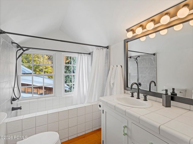 252 N 400 East, Centerville, UT 84014