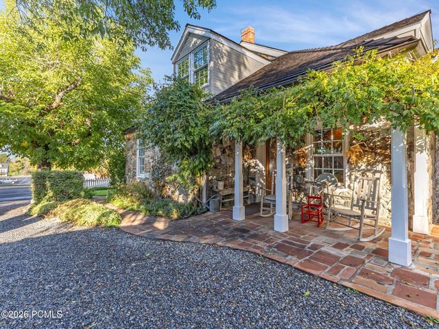 252 N 400 East, Centerville, UT 84014
