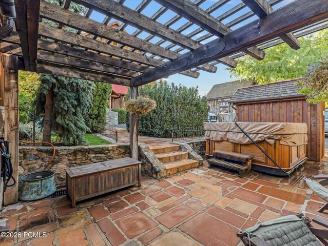 252 N 400 East, Centerville, UT 84014