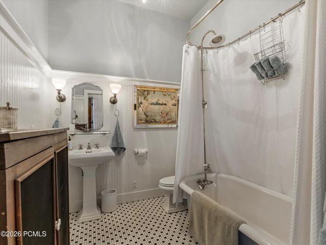 252 N 400 East, Centerville, UT 84014