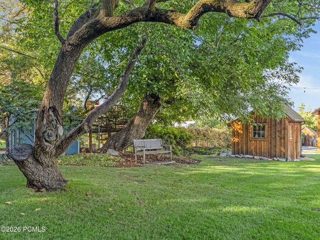 252 N 400 East, Centerville, UT 84014