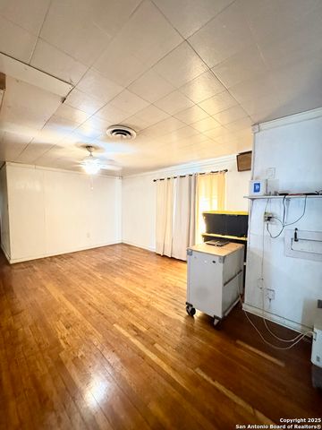 607 W Theo Ave, San Antonio, TX 78225