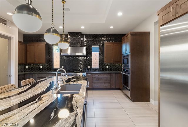 38 Moonfire Drive, Las Vegas, NV 89135