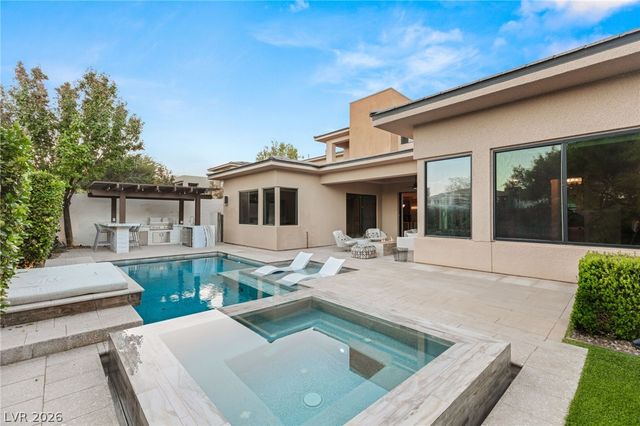 38 Moonfire Drive, Las Vegas, NV 89135