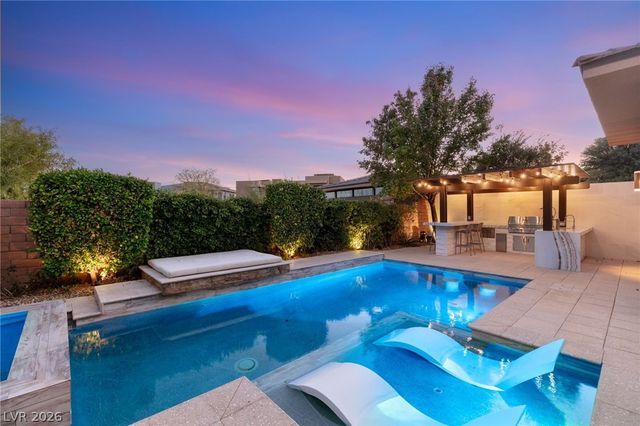 38 Moonfire Drive, Las Vegas, NV 89135