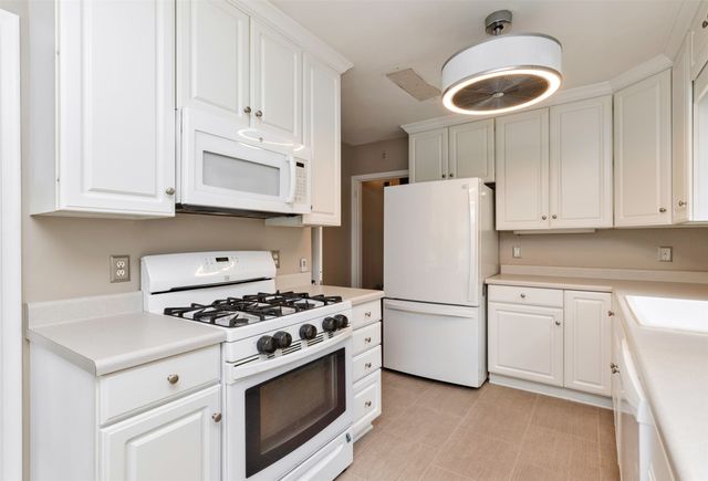 5621 Harwood Drive, Des Moines, IA 50312