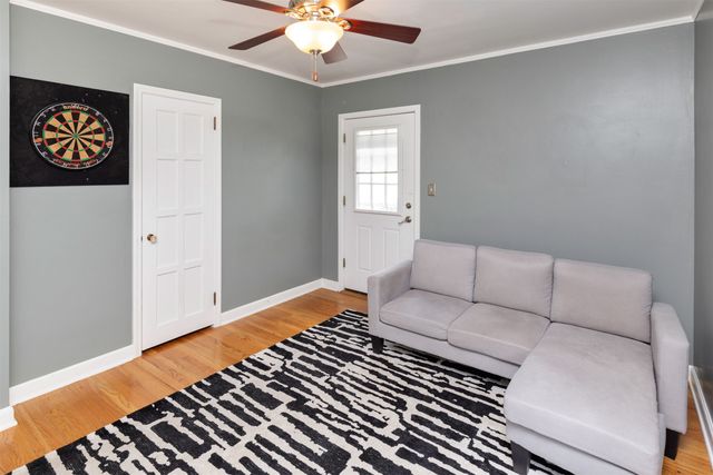 5621 Harwood Drive, Des Moines, IA 50312