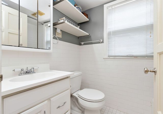 5621 Harwood Drive, Des Moines, IA 50312