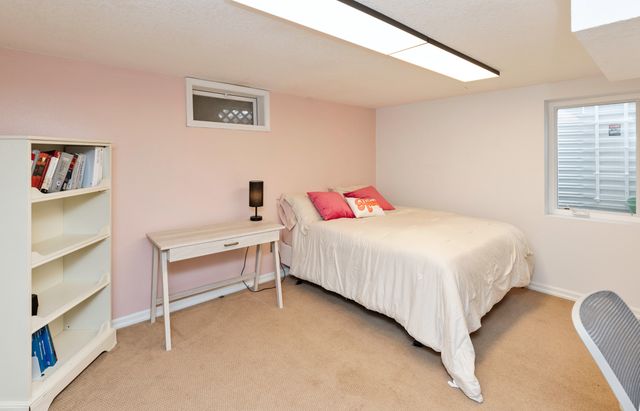 5621 Harwood Drive, Des Moines, IA 50312