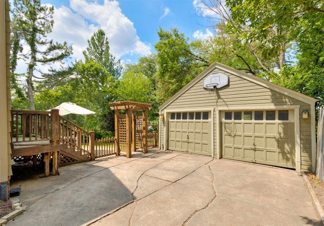 5621 Harwood Drive, Des Moines, IA 50312