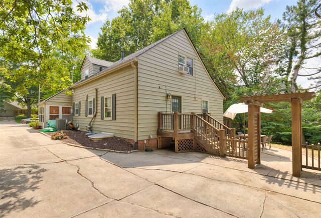5621 Harwood Drive, Des Moines, IA 50312