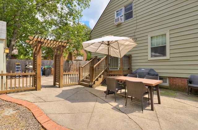 5621 Harwood Drive, Des Moines, IA 50312