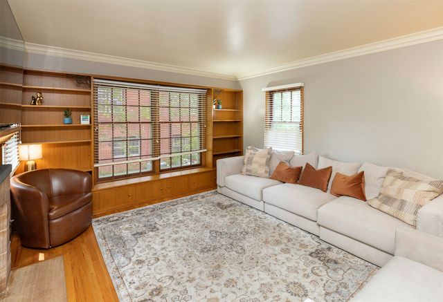 5621 Harwood Drive, Des Moines, IA 50312