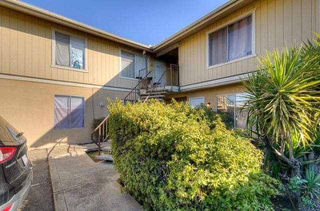 3126 N Vagedes Avenue, Fresno, CA 93705