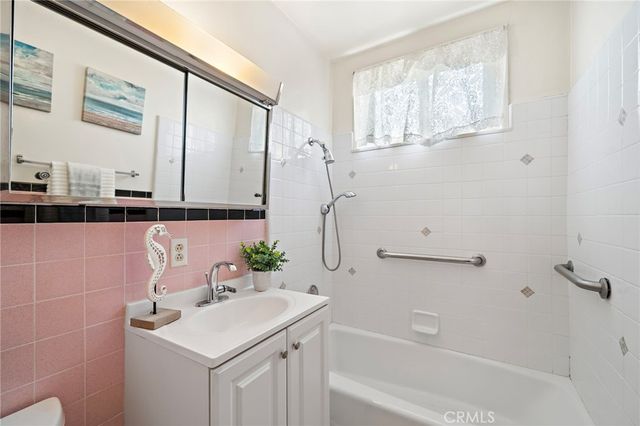 7852 Darwin Avenue, Midway City, CA 92655