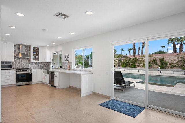 2450 Tamarisk Road, Palm Springs, CA 92262