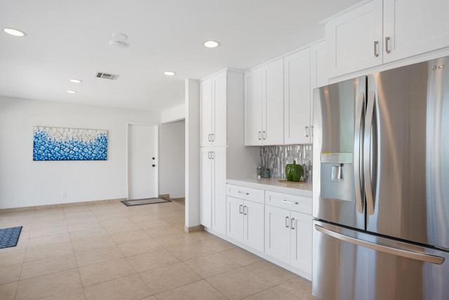 2450 Tamarisk Road, Palm Springs, CA 92262