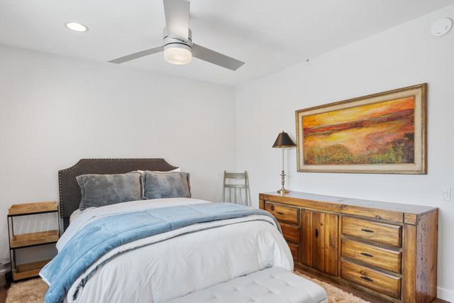 2450 Tamarisk Road, Palm Springs, CA 92262