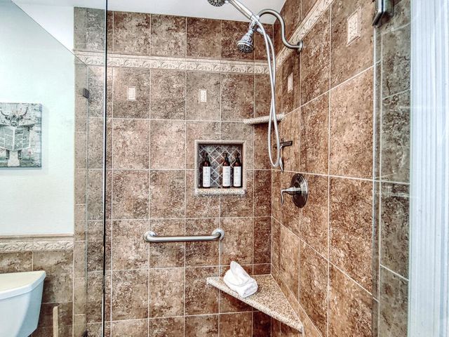 2450 Tamarisk Road, Palm Springs, CA 92262