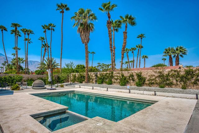 2450 Tamarisk Road, Palm Springs, CA 92262