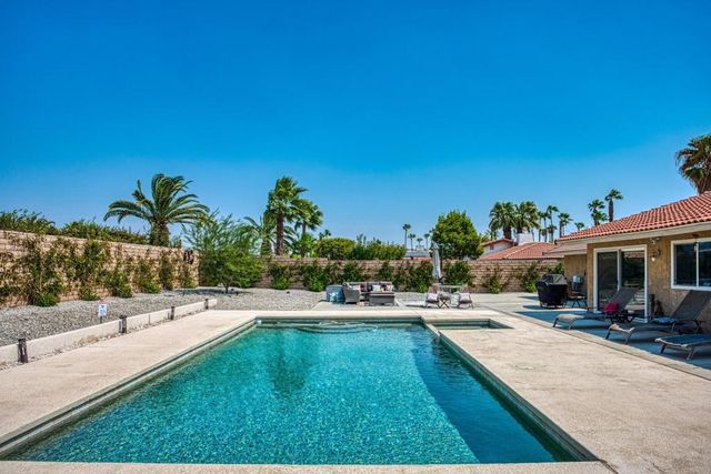 2450 Tamarisk Road, Palm Springs, CA 92262