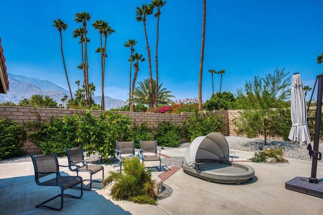 2450 Tamarisk Road, Palm Springs, CA 92262