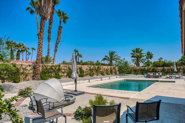 2450 Tamarisk Road, Palm Springs, CA 92262