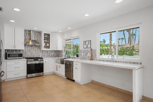 2450 Tamarisk Road, Palm Springs, CA 92262