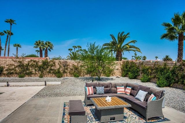 2450 Tamarisk Road, Palm Springs, CA 92262