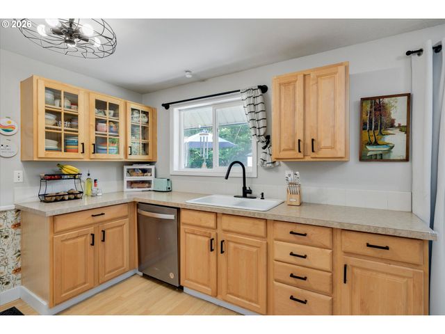 1563 Ne VILLAGE SQUIRE Ct, Gresham, OR 97030