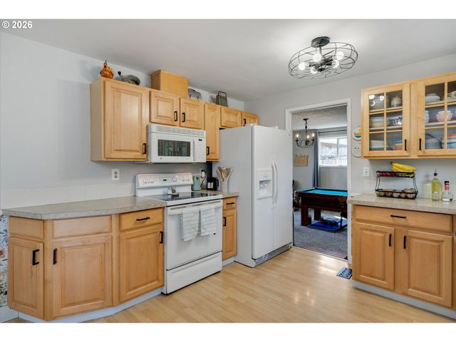 1563 Ne VILLAGE SQUIRE Ct, Gresham, OR 97030
