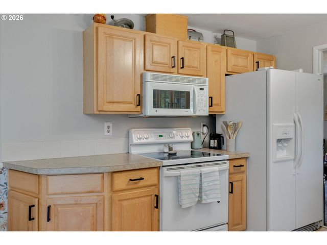 1563 Ne VILLAGE SQUIRE Ct, Gresham, OR 97030