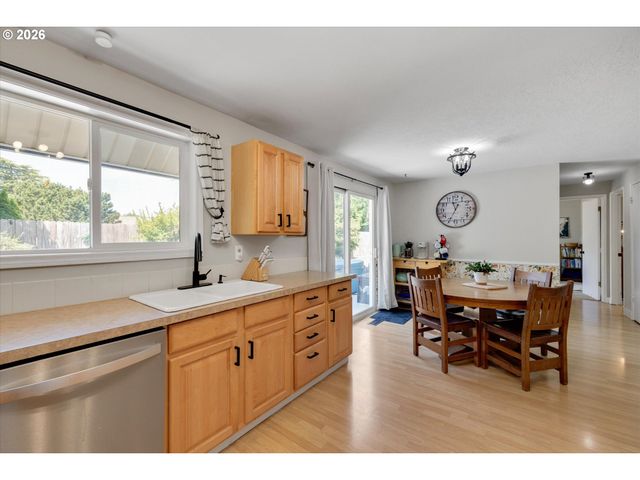 1563 Ne VILLAGE SQUIRE Ct, Gresham, OR 97030