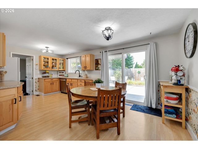 1563 Ne VILLAGE SQUIRE Ct, Gresham, OR 97030